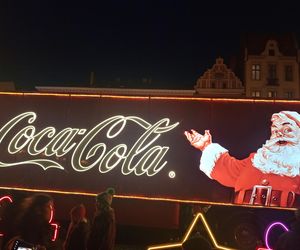 Ciężarówka Coca-Coli w Toruniu. Na Rynku Nowomiejskim były tłumy! [GALERIA]