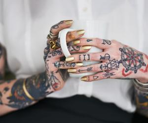 W tuszach do tatuażu wykryto groźne bakterie. Mogą powodować toksyczne reakcje