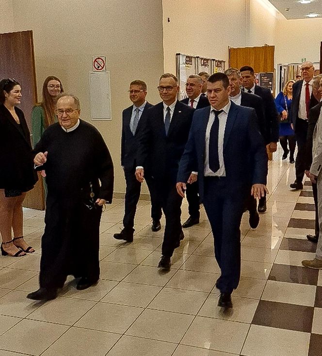 Piękne studentki o. Rydzyka przyćmiły byłego prezydenta Andrzeja Dudę