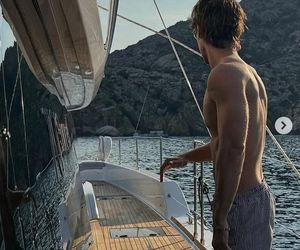 Maciej Musiał na jachcie pokazuje klatę! 30-latek w życiowej formie