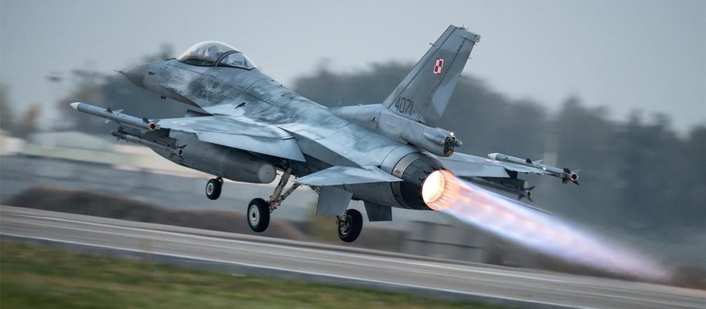 Polski F-16C Jastrząb podczas startu