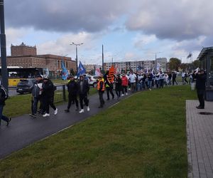 Hutnicy i koksownicy wyszli na ulice w Dąbrowie Górniczej. Apel do rządu o ratunek dla branży i tysięcy miejsc pracy