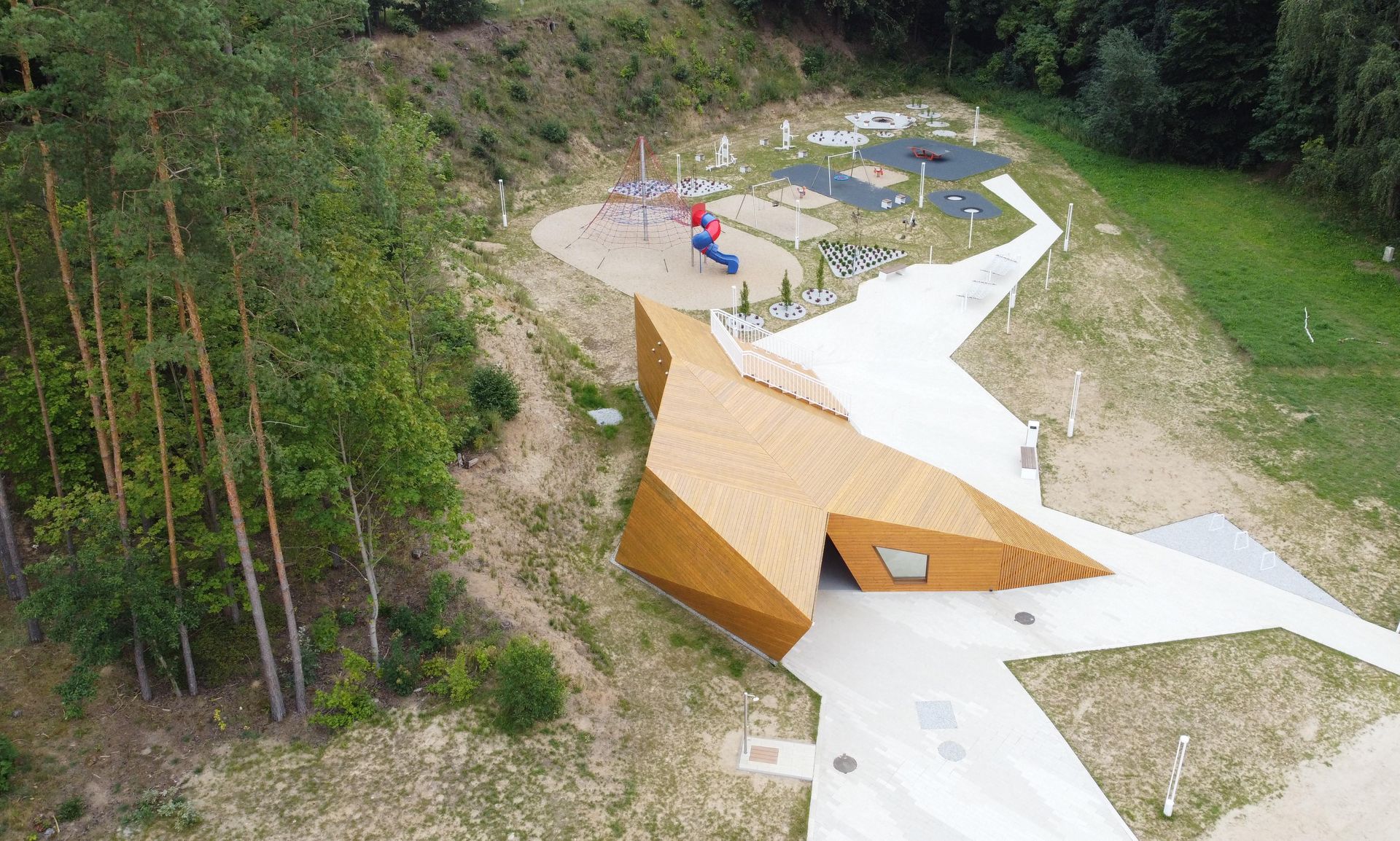 Centrum Turystyczno-Sportowe w Łąkie 7