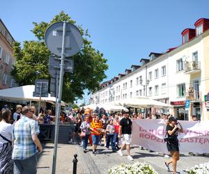 Chcieli podkreślić potrzebę swoich działań. Ulicami Białegostoku przeszedł Marsz Rodzin Zastępczych