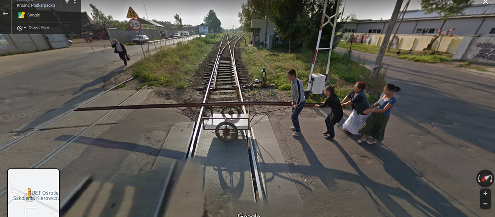 Ukradli tory? Zdjęcie z Google Street View