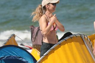 Agnieszka Dygant na plaży w Juracie