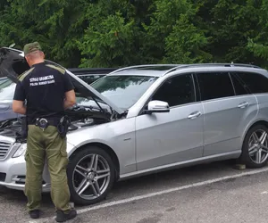 Skradzione w Niemczech auto zatrzymane w Sławnie. Obywatel Gruzji trafił do aresztu