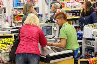 Paczki dla pracowników Biedronki 2022. Takie prezenty dostaną pracownicy, ich dzieci i rodziny