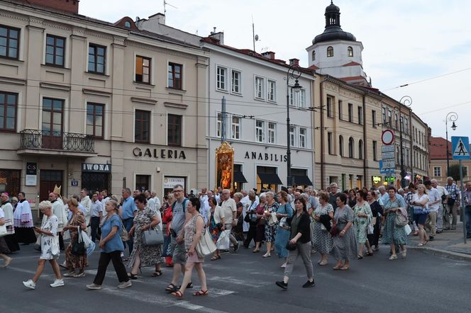 76. rocznica Cudu Lubelskiego. Procesja różańcowa w centrum Lublina