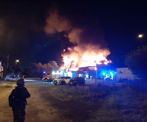 Pożar w Czeladzi. Płonie hala produkcyjna