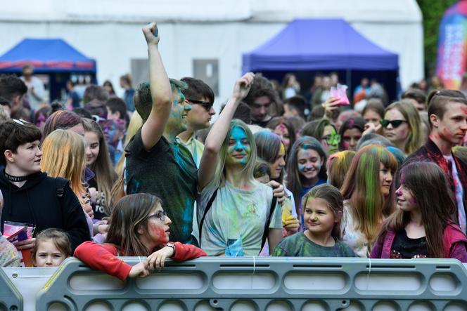 Lublin „wybuchł” kolorami. Holi Festival nad Zalewem Zemborzyckim