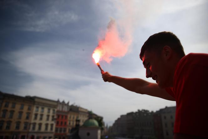 Szalona radość na Rynku Głównym. Kibice Wisły Kraków świętowali zdobycie piątego Pucharu Polski