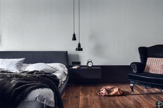 Łóżko na platformie w męskiej sypialni w stylu nowoczesnym