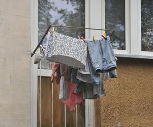 Tragiczne warunki mieszkalne w Warszawie. W pokoju robactwo, a w piwnicach szczury