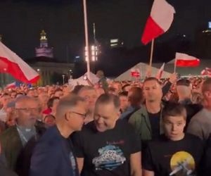 Karol Nawrocki śpiewa (nie)zakazane piosenki