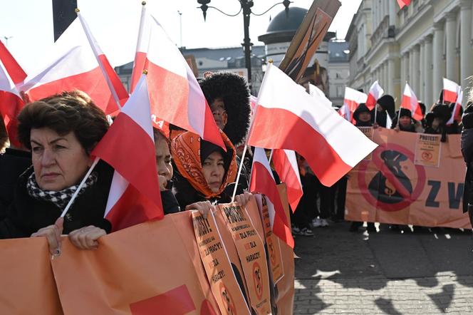 Protest kupców z Marywilskiej przed ratuszem