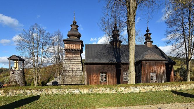 To dawna łemkowska wieś w Małopolsce. Kiedyś mieszkańcy musieli ją sprzedać