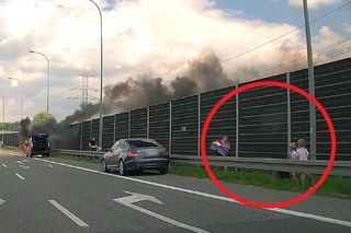 Wstrząsające sceny na A4 pod Krakowem. Matka z trójką dzieci uciekła z płonącego samochodu