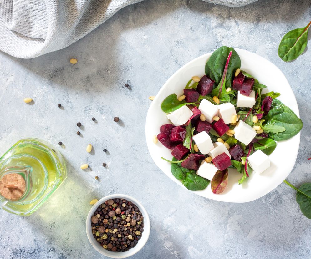 Sałatka z botwiny i fety najlepsza na upały