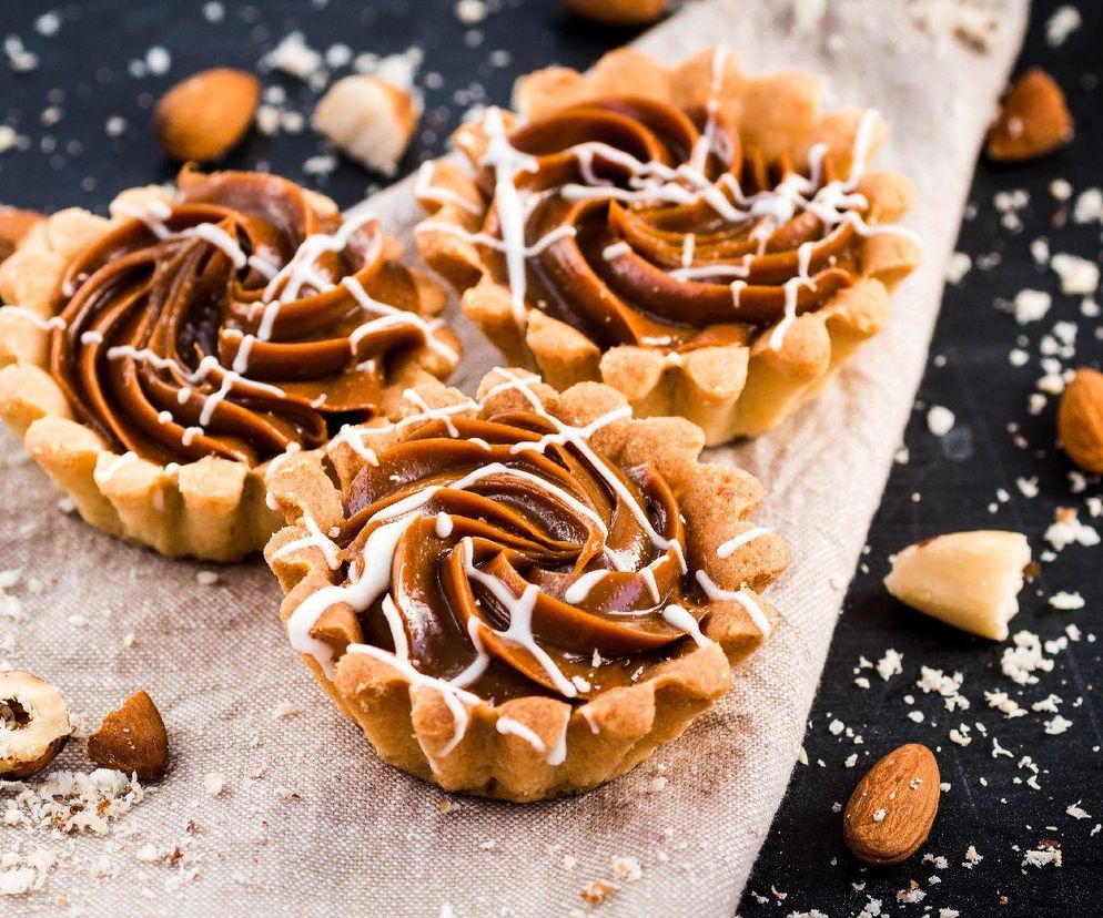 kruche babeczki z kremem orzechowym