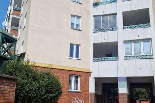 Łódź. Wybuch i pożar w mieszkaniu. 72-letni mieszkaniec usłyszał zarzuty [ZDJĘCIA].