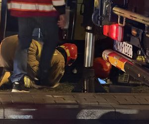 40-letnia rowerzystka wciągnięta pod pędzący tramwaj. „Liczne obrażenia ciała”