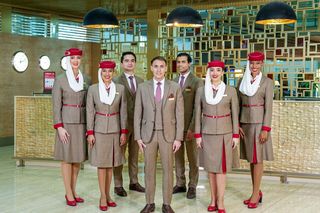 Linie Emirates wprowadzają nowe, stylowe uniformy dla elitarnego zespołu obsługi pasażerów premium i VIP