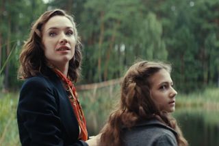 Zatoka szpiegów 2, odcinek 16. Eva (Sonia Mietielica), Jadzia (Ninel Kos)