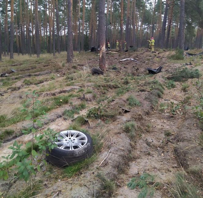 Lubelskie: BMW rozpadło się kawałki. 28-letni kierowca w ciężkim stanie trafił do szpitala