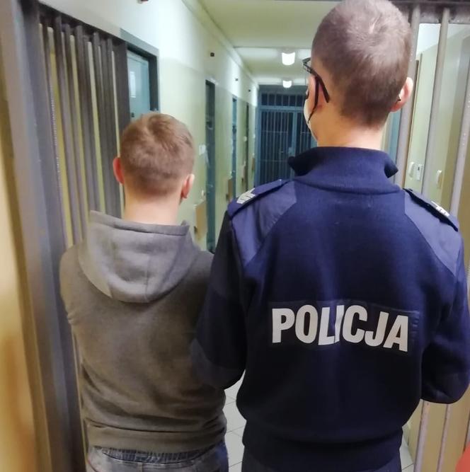 Wysiadł z auta i dotkliwie pobił ofiarę pałką teleskopową. Potem sam wezwał karetkę i uciekł