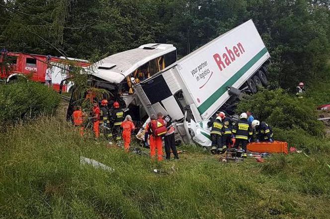 Wypadek autokaru na zakopiance 