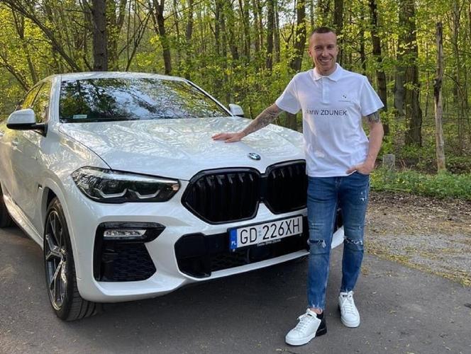 Jacek Góralski wyjechał z salonu modnym gigantem