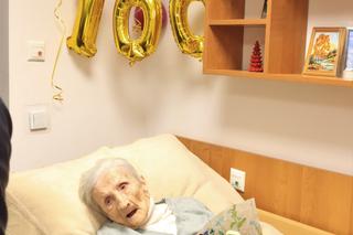 Pani Lucyna skończyła 100 lat. Kraśniczanka dostała kwiaty od urzędu miasta