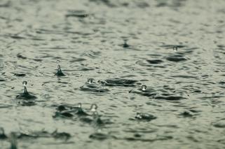 Niż Anthea. IMGW: Uwaga na intensywne opady deszczu w Małopolsce! [PROGNOZA POGODY]