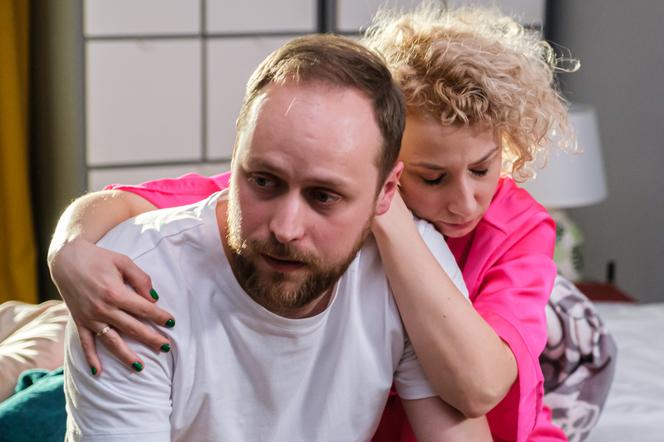 Na Wspólnej odc. 3296. Beata (Katarzyna Ptasińska), Paweł (Grzegorz Kwiecień)