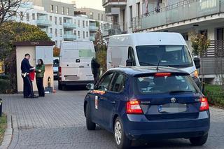 Cofał dostawczakiem, potrącił pieszego. Potworny wypadek w Warszawie