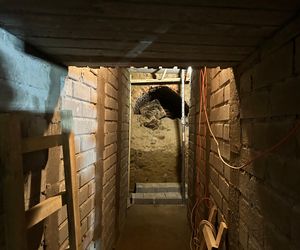 Pierwsze odkrycia w tajemniczej krypcie w Kazimierzu Biskupim