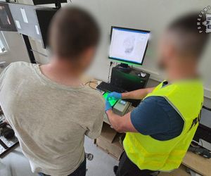 Atak nożownika w Zawierciu. Spał z siekierą