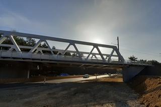 Pociągi znów jeżdżą do Nieporętu i Radzymina. Nowy wiadukt w Wieliszewie gotowy 