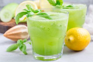 Lemoniada bazyliowo-cytrynowa – prosty sposób na przyjemne orzeźwienie