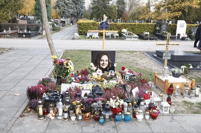 Tak wyglądają groby Zapasiewicza, Tyma, Kołaczkowskiej, Stoparczyk