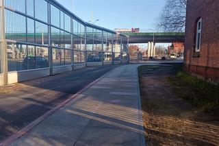 Ekran akustyczny przy Rondzie Portowców już padł ofiarą wandala