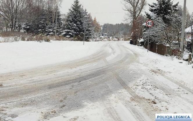 Fatalne warunki na drogach we Wrocławiu i na Dolnym Śląsku. Sporo kolizji, opóźnienia i ślizgawka