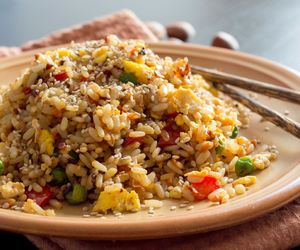 Smażony ryż z kurczakiem i jajkiem - orientalna uczta za grosze