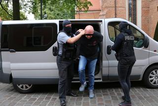 Jaguarem uciekał przed policją.