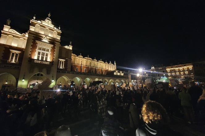 Strajk Kobiet w Krakowie. Protest na Rynku Głównym