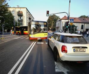 Pasażerowie komunikacji w Warszawie wściekli jak nigdy. 100 minut w korku. Wszystko stoi