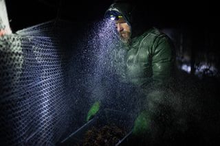 Paweł Szczoczarz oprowadził nas po winnicy Carolus