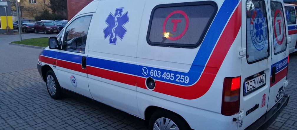 Karetka Ochotniczej Grupy Ratowniczej do remontu