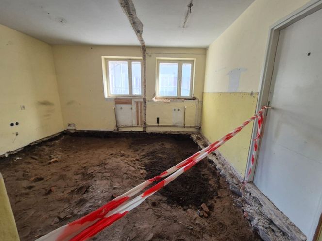 Makabryczne odkrycie w Kołobrzegu. Pod dawnym urzędem znaleziono ludzkie szczątki